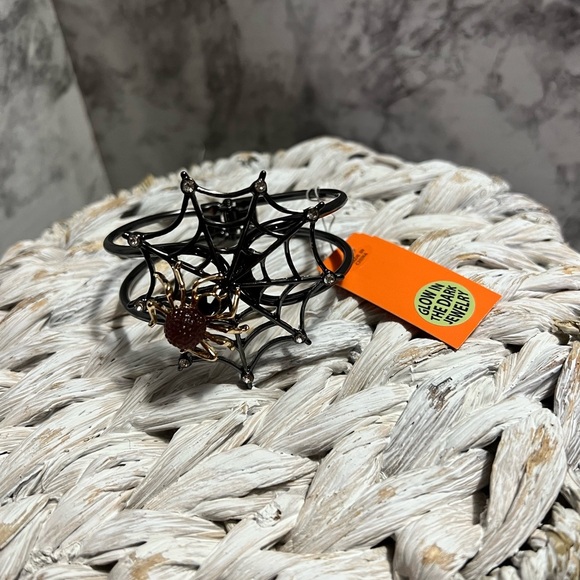 Bella & Jack SPIDER WEB CUFF BRACELET Hinge *Halloween
*Rhinestones *Bla… - Picture 2 of 4